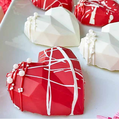 Молд Сердце для кондитеров - идеальный инструмент для создания объемных украшений на торты и капкейки