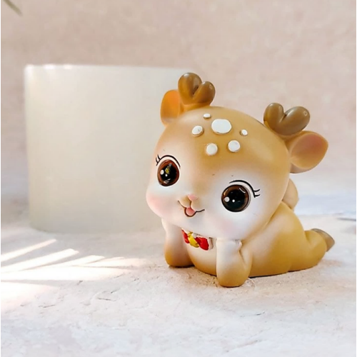 Молд силиконовый Оленёнок с бантиком на шее для кондитеров - идеальное решение для украшения тортов и десертов.