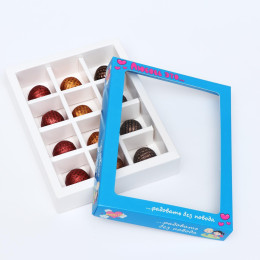 Коробка для 12 конфет голубая "Любовь-это…" (19х15х3,6 см)